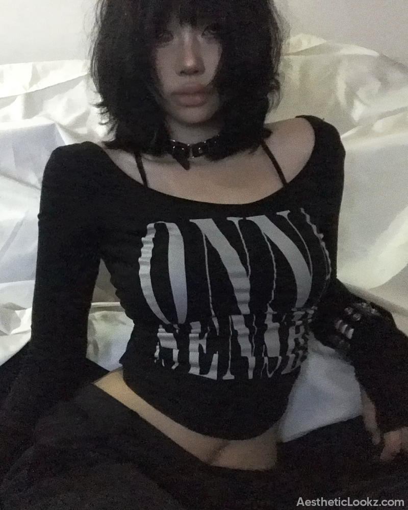 off-shoulder-grunge-top-2.png